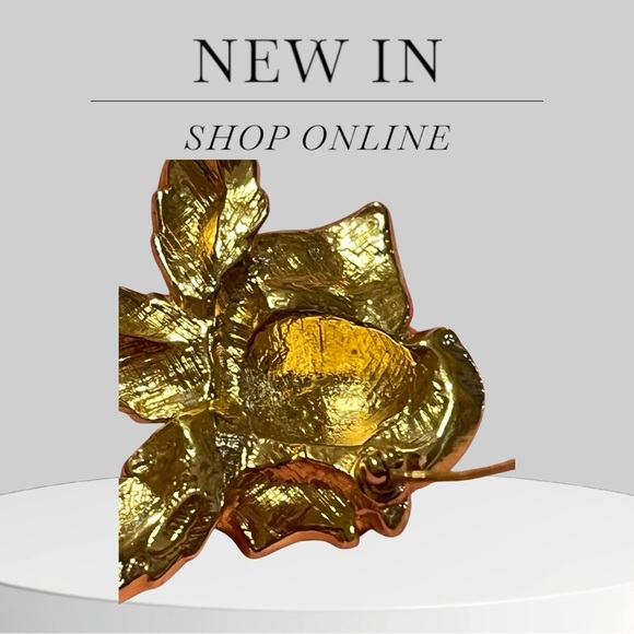 Elegant Gold Brooch Set with Pearls - Picture 2 of 14